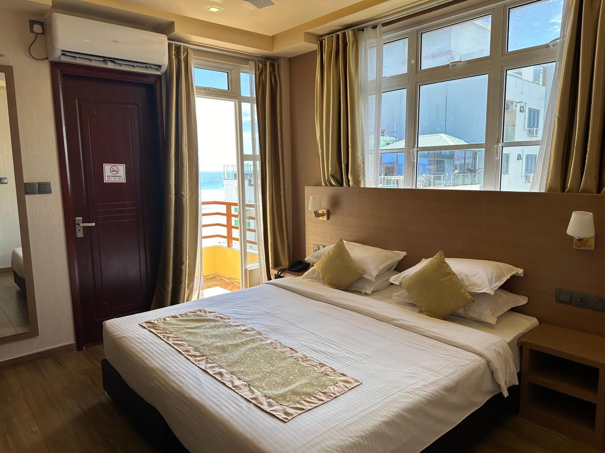 Three Inn Hulhumale Exterior photo