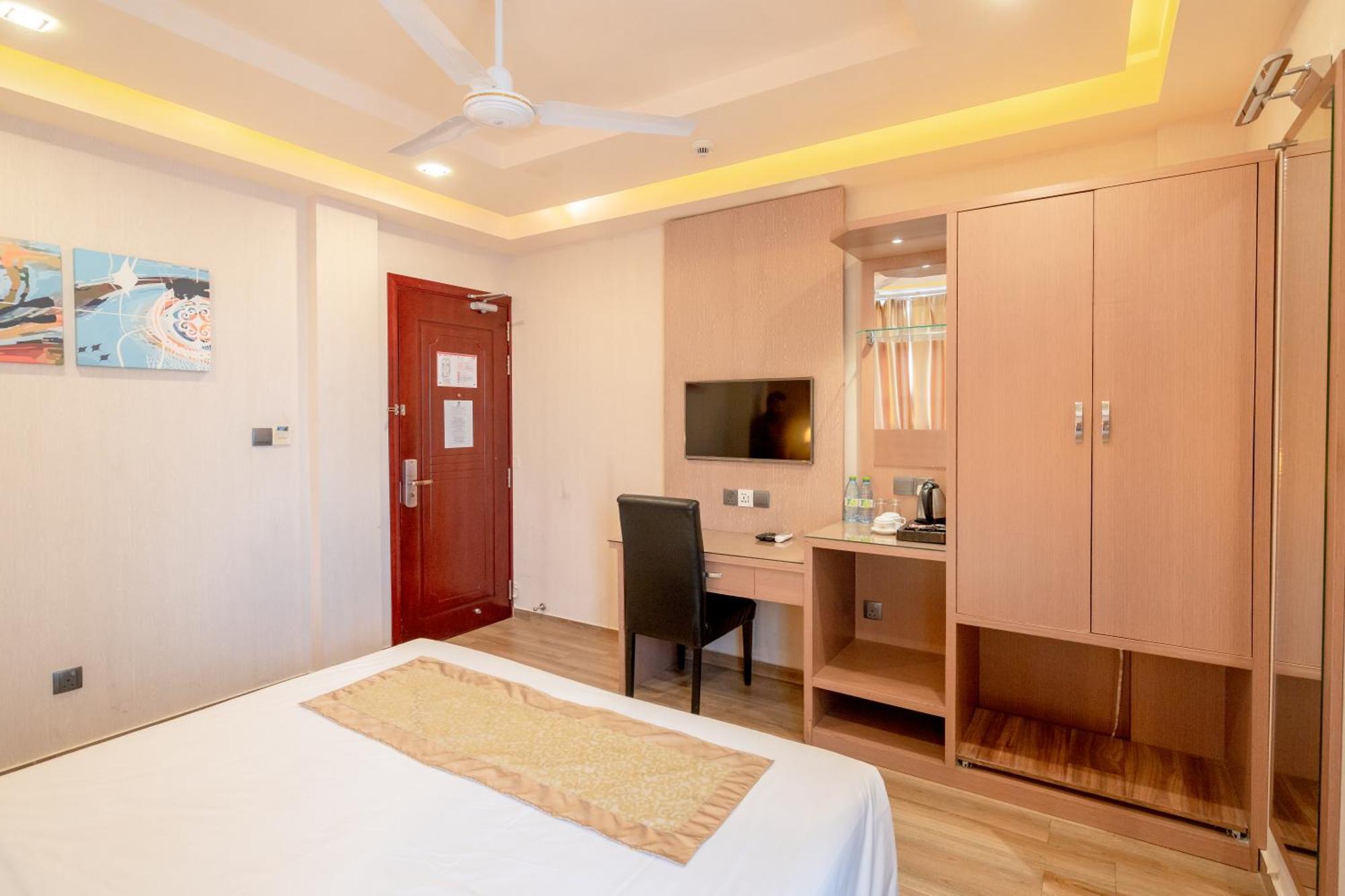 Three Inn Hulhumale Exterior photo