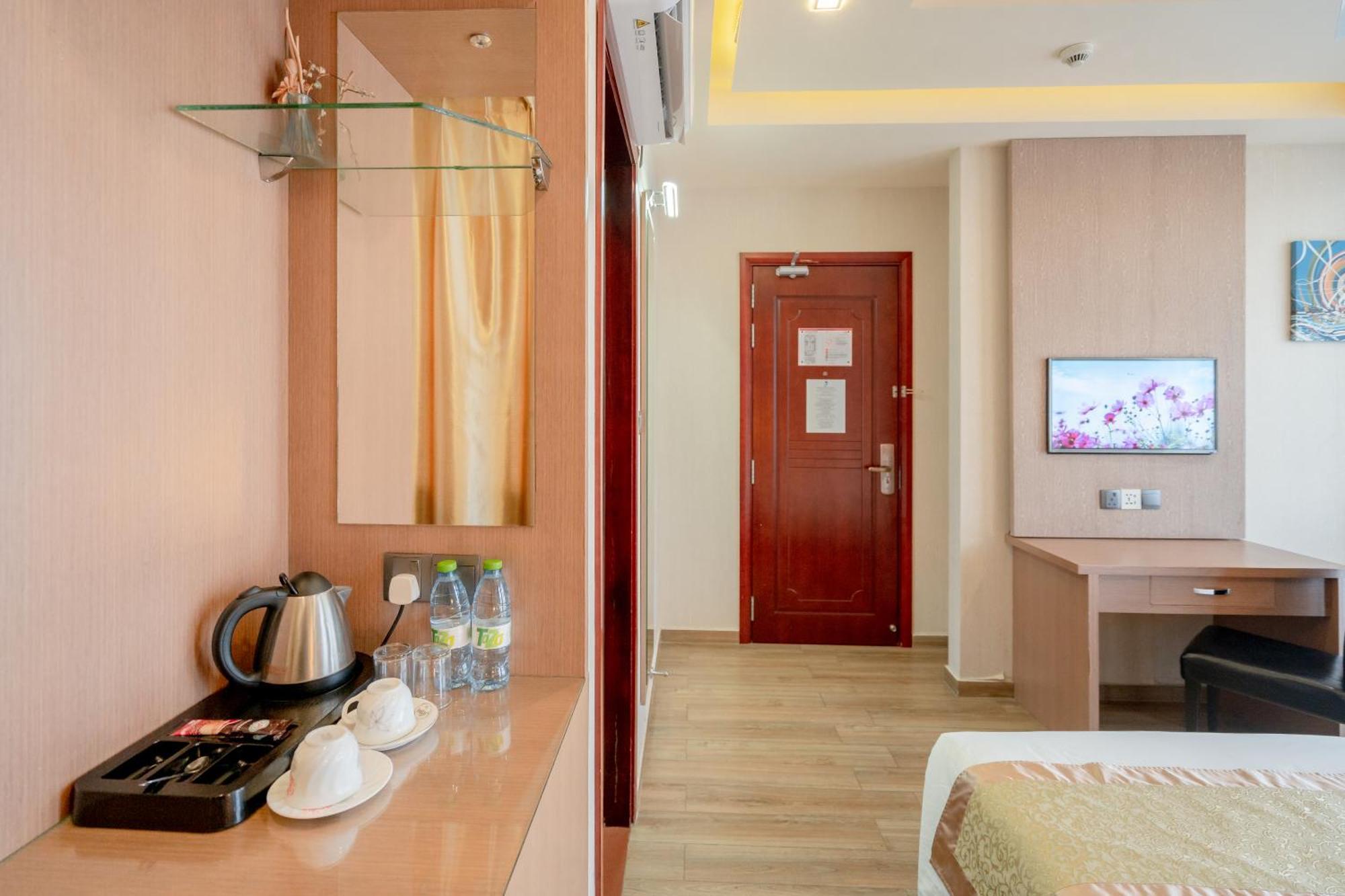 Three Inn Hulhumale Exterior photo