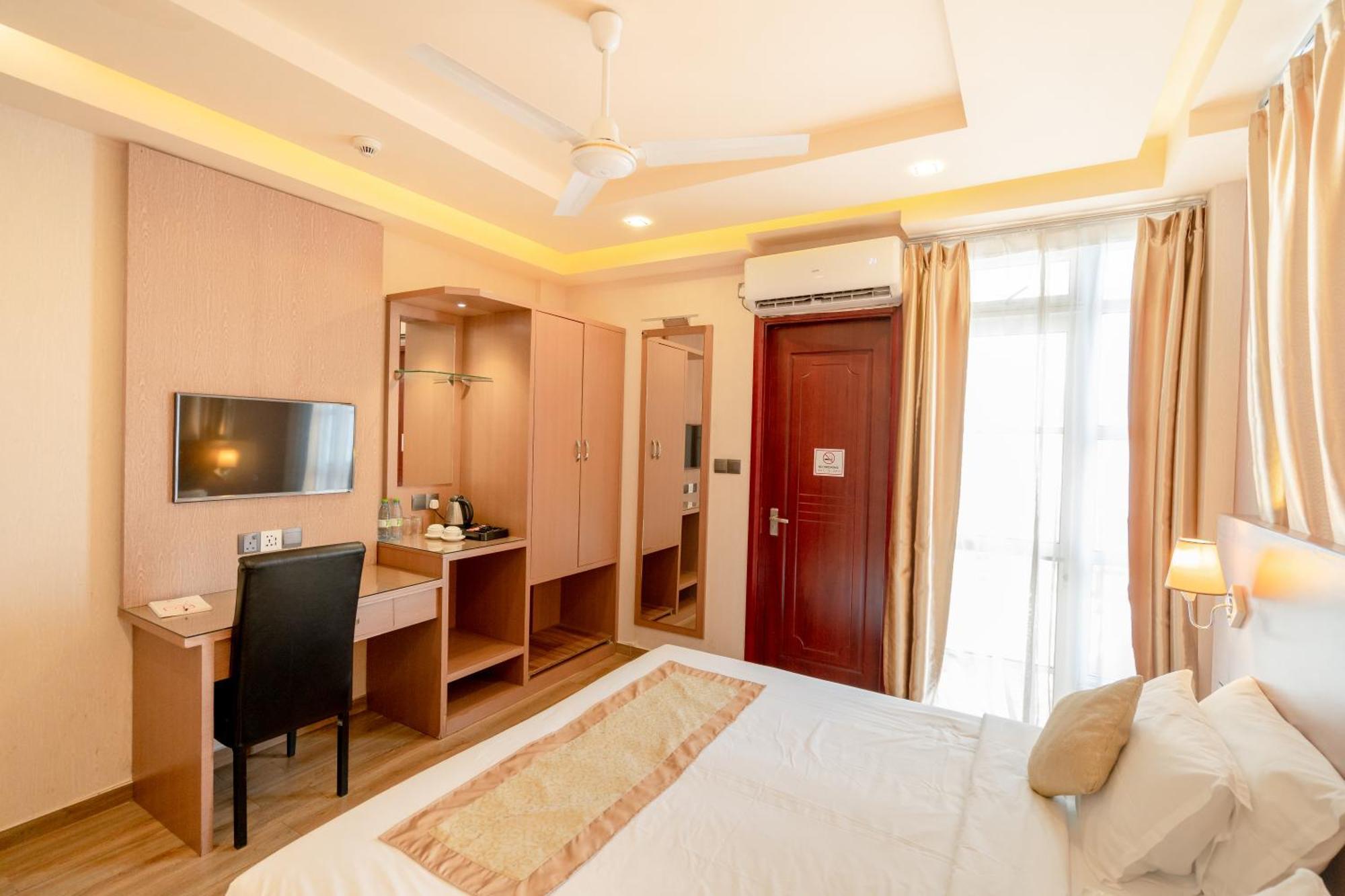 Three Inn Hulhumale Exterior photo